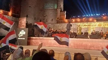 <p>بالطبع، إليك العنوان المعاد صياغته بأسلوب يجذب القارئ للظهور في Google Discover مع الحفاظ على الكلمة المفتاحية:  </p>
<p><strong>تفاعل كبير اليوم.. الجمهور يرفع علم مصر بقوة في مهرجان القلعة على الحجار خلال تقديم الأغانى الوطنية (صور)</strong></p>