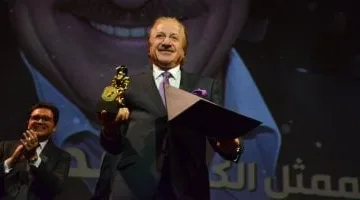 رسالة خاصة من محمد المنصور بعد تكريمه في القاهرة الدولي للمسرح التجريبي: مصر تتصدر الساحة الفنية العربية