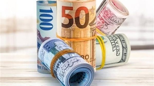 أسعار العملات تتراجع أمام الجنيه المصري في بداية تعاملات الأربعاء