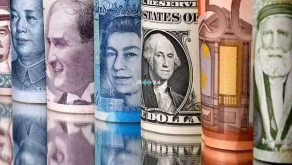تراجع الدولار ينعكس على أسعار العملات العربية والأجنبية اليوم الخميس
