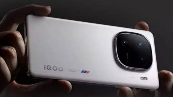 تسريبات جديدة تكشف تصميم هاتف iQOO Z11 المنتظر
