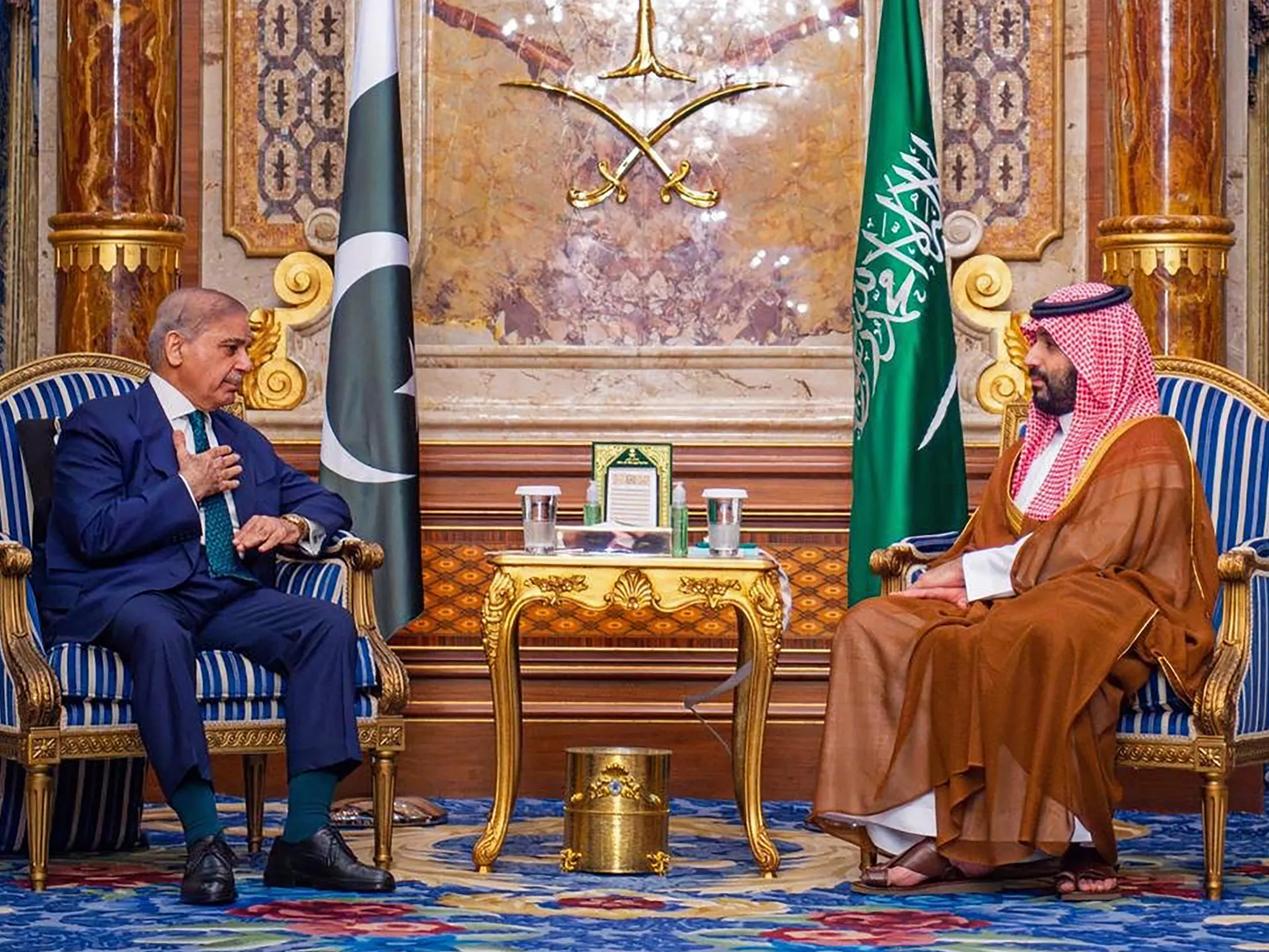 شريف يصل السعودية في زيارة تستهدف حل أزمات المنطقة